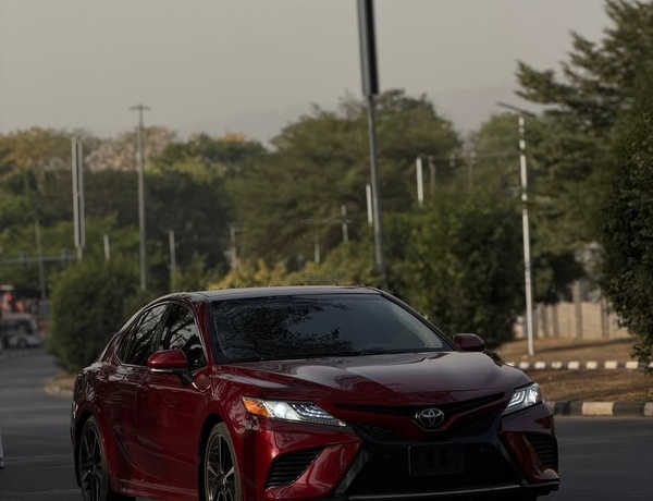 Foreign Used 2018 Toyota Camry XSE for Sale In Abuja