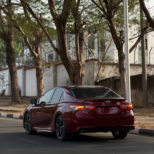 Foreign Used 2018 Toyota Camry XSE for Sale In Abuja