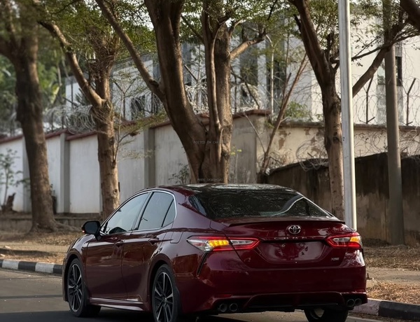 Foreign Used 2018 Toyota Camry XSE for Sale In Abuja
