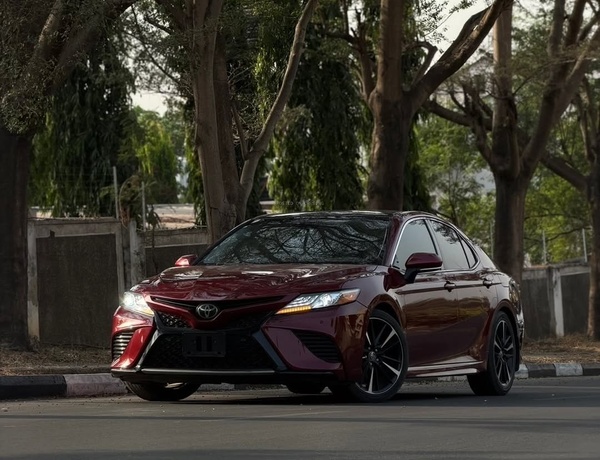 Foreign Used 2018 Toyota Camry XSE for Sale In Abuja