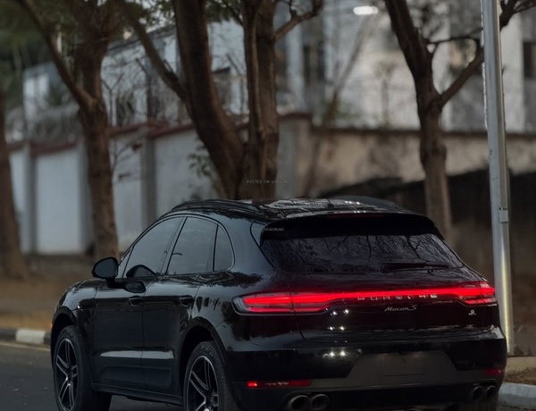 Foreign Used Porsche Macan Sport 2021 for Sale In Abuja