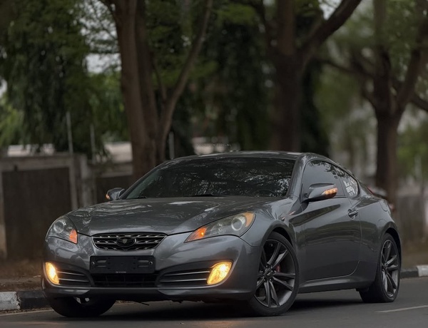 HYUNDAI GENESIS 2010 FOREIGN USED – EXECUTIVE CAR, BUY FAST