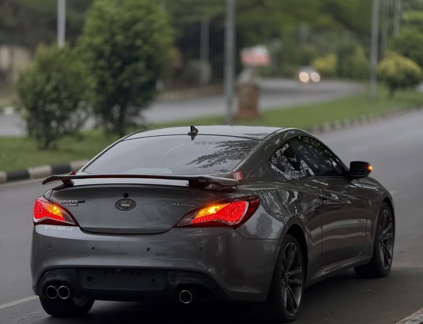 HYUNDAI GENESIS 2010 FOREIGN USED – EXECUTIVE CAR, BUY FAST