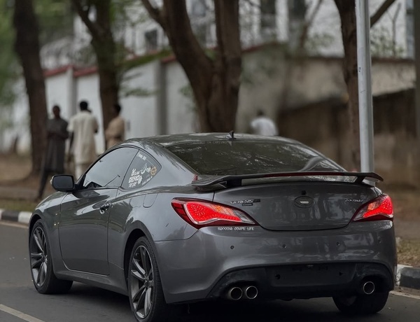 HYUNDAI GENESIS 2010 FOREIGN USED – EXECUTIVE CAR, BUY FAST