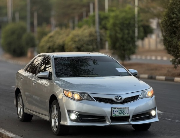 Toyota Camry SE 2013 FOREIGN USED for Sale In Abuja