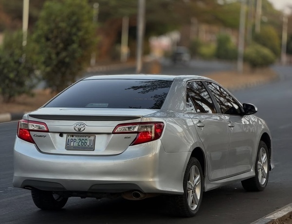 Toyota Camry SE 2013 FOREIGN USED for Sale In Abuja