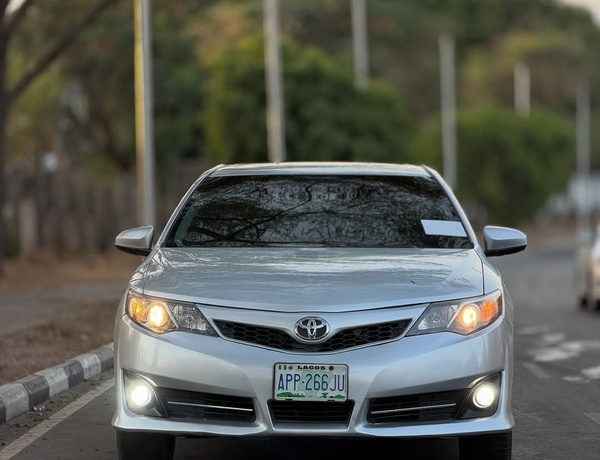 Toyota Camry SE 2013 FOREIGN USED for Sale In Abuja