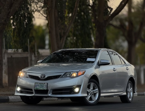 Toyota Camry SE 2013 FOREIGN USED for Sale In Abuja