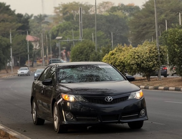 Foreign Used Toyota Camry SE 2013 for Sale In Abuja