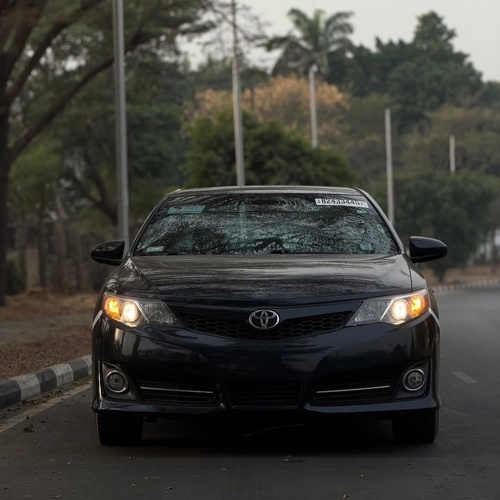Foreign Used Toyota Camry SE 2013 for Sale In Abuja