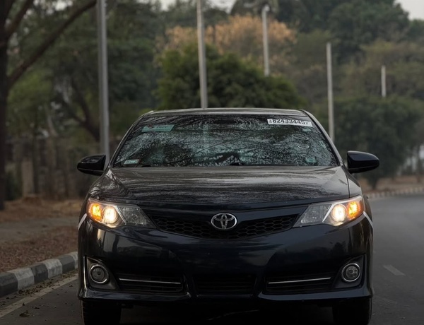 Foreign Used Toyota Camry SE 2013 for Sale In Abuja
