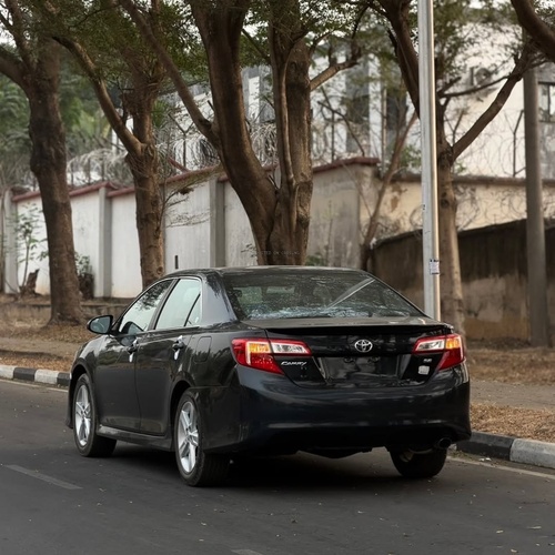 Foreign Used Toyota Camry SE 2013 for Sale In Abuja