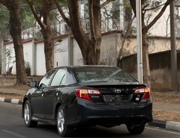 Foreign Used Toyota Camry SE 2013 for Sale In Abuja