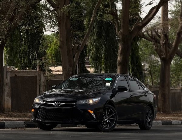 Foreign Used 2016 Toyota Camry XSE for Sale In Abuja