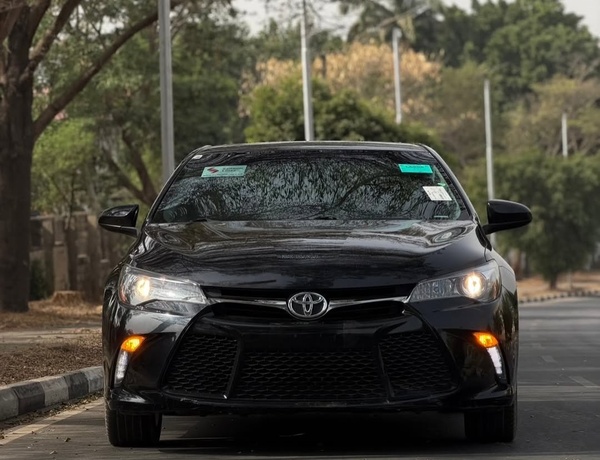 Foreign Used 2016 Toyota Camry XSE for Sale In Abuja
