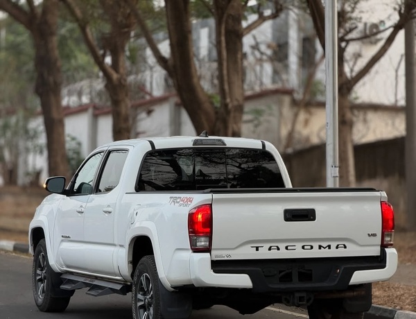 Foreign Used Toyota Tacoma 2016 for Sale In Abuja