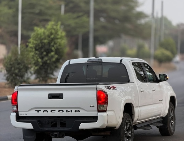  Foreign Used Toyota Tacoma 2016 for Sale In Abuja