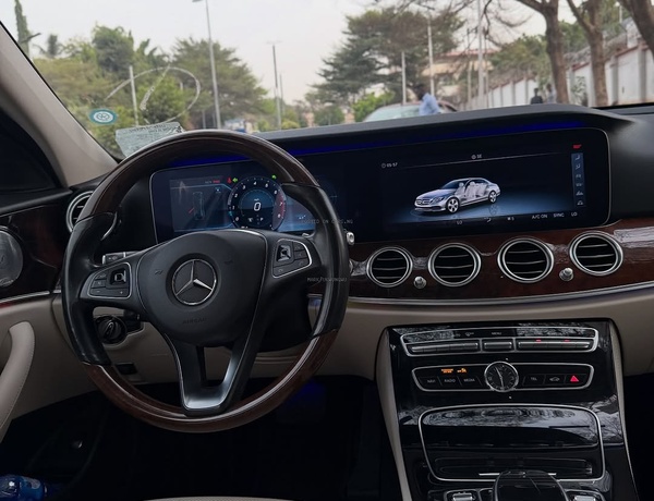 Mercedes Benz E400 2018 FOREIGN USED – Don’t Miss Out