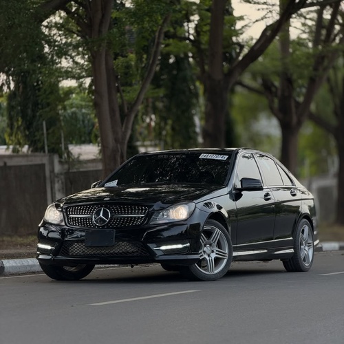 Luxury & Comfort – Mercedes-Benz C300 2009 – Foreign Used Available Now