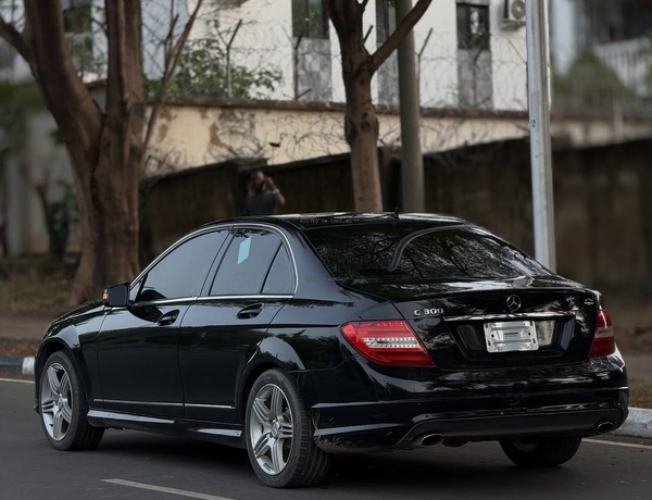 Luxury & Comfort – Mercedes-Benz C300 2009 – Foreign Used Available Now