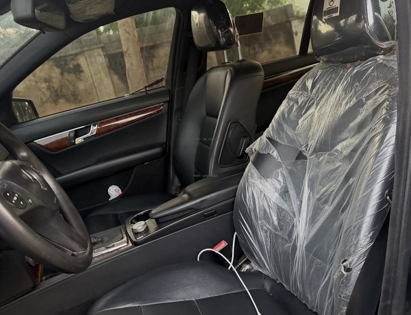 Luxury & Comfort – Mercedes-Benz C300 2009 – Foreign Used Available Now