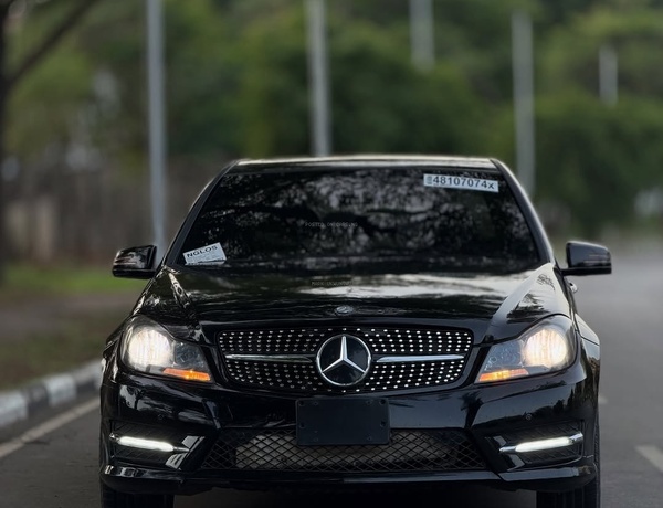 Luxury & Comfort – Mercedes-Benz C300 2009 – Foreign Used Available Now