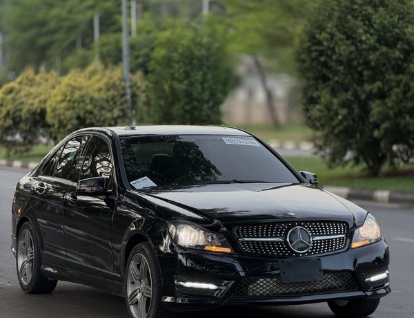 Luxury & Comfort – Mercedes-Benz C300 2009 – Foreign Used Available Now