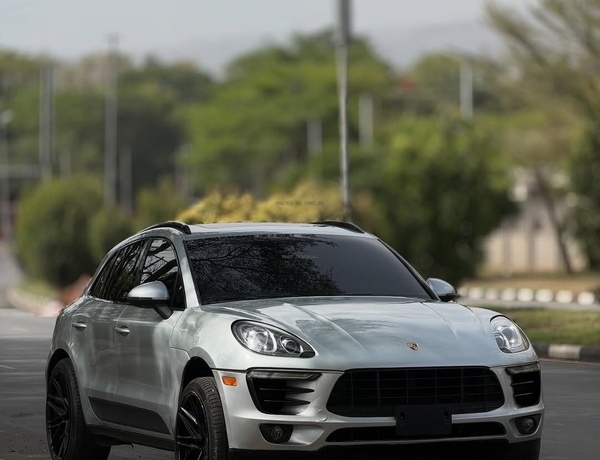🚗 PORSCHE MACAN S – 2017  FOREIGN USED – Luxury SUV with Sport Power