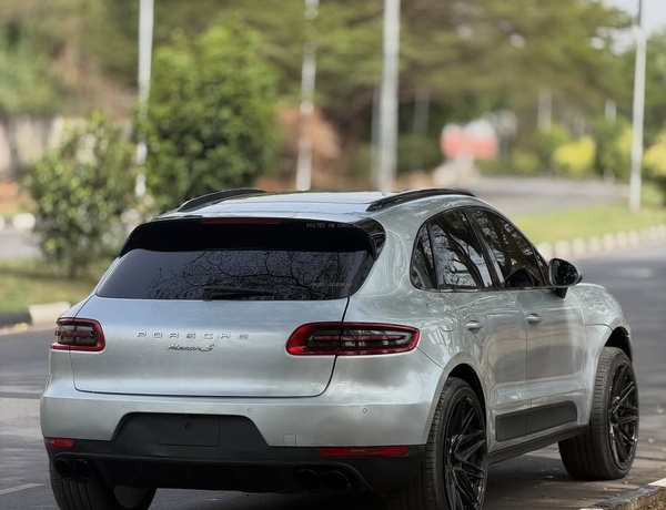 🚗 PORSCHE MACAN S – 2017  FOREIGN USED – Luxury SUV with Sport Power