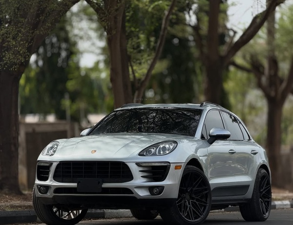 🚗 PORSCHE MACAN S – 2017  FOREIGN USED – Luxury SUV with Sport Power