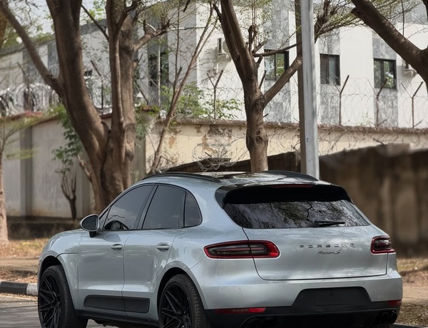 🚗 PORSCHE MACAN S – 2017  FOREIGN USED – Luxury SUV with Sport Power