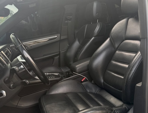 🚗 PORSCHE MACAN S – 2017  FOREIGN USED – Luxury SUV with Sport Power