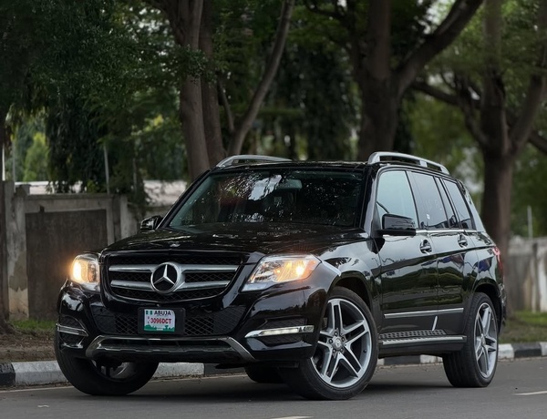 Mercedes-Benz GLK350 (2014) – Foreign Used  Location: Asokoro