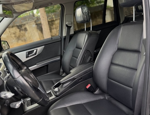Mercedes-Benz GLK350 (2014) – Foreign Used  Location: Asokoro