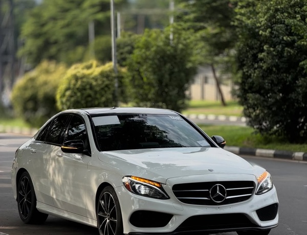  Mercedes-Benz C300 (2017) – Foreign Used🔥 Premium Comfort & Smooth Performance
