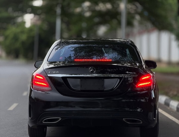 2015 MERCEDES-BENZ C300 – FOREIGN USED | EXECUTIVE LUXURY SEDAN 