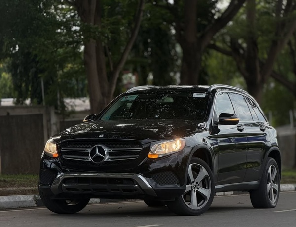 Mercedes-Benz GLC300 (2016)  🇩🇪 Executive Compact SUV Available
