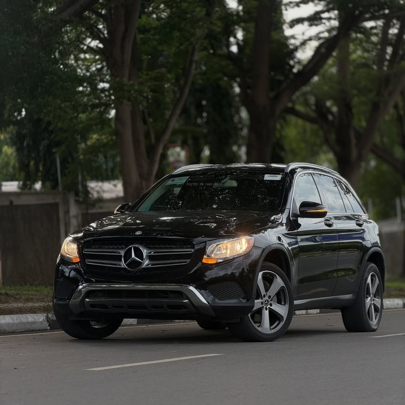 Mercedes-Benz GLC300 (2016)  🇩🇪 Executive Compact SUV Available image