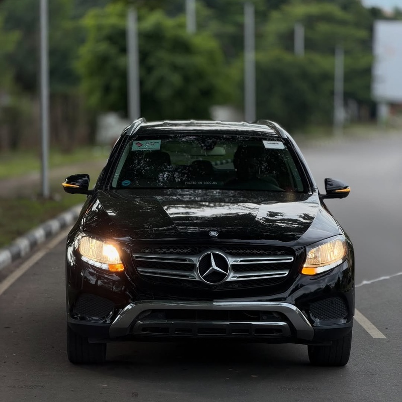 Mercedes-Benz GLC300 (2016)  🇩🇪 Executive Compact SUV Available image