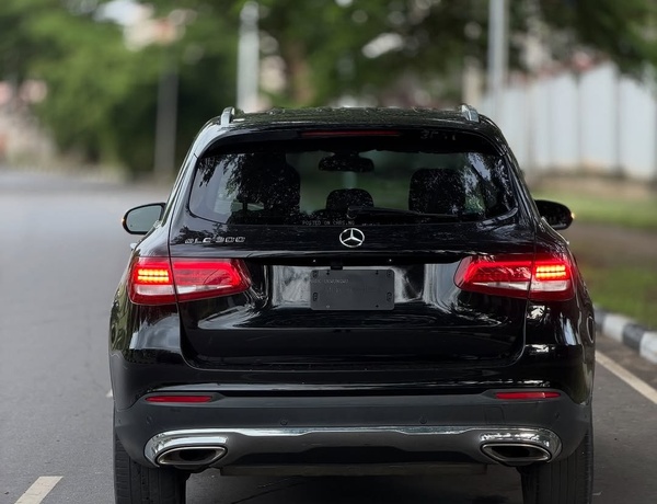 Mercedes-Benz GLC300 (2016)  🇩🇪 Executive Compact SUV Available