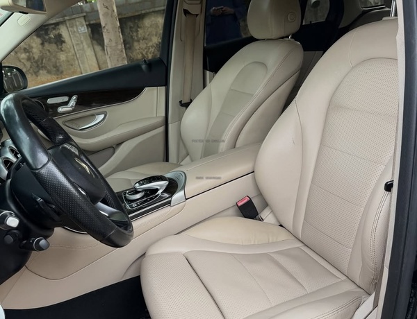 Mercedes-Benz GLC300 (2016)  🇩🇪 Executive Compact SUV Available
