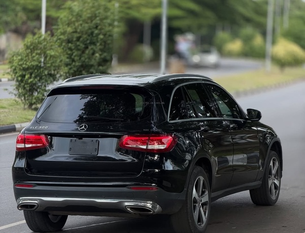 Mercedes-Benz GLC300 (2016)  🇩🇪 Executive Compact SUV Available