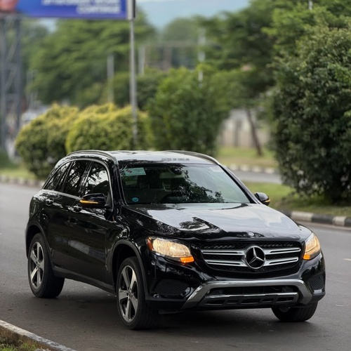 Mercedes-Benz GLC300 (2016)  🇩🇪 Executive Compact SUV Available
