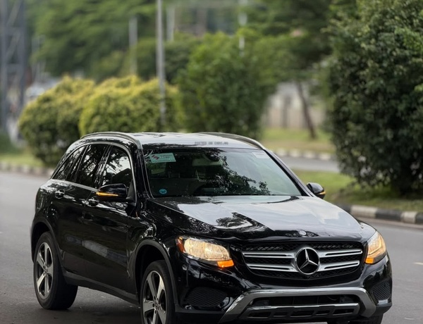 Mercedes-Benz GLC300 (2016)  🇩🇪 Executive Compact SUV Available