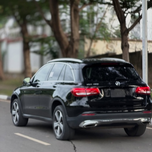 Mercedes-Benz GLC300 (2016)  🇩🇪 Executive Compact SUV Available