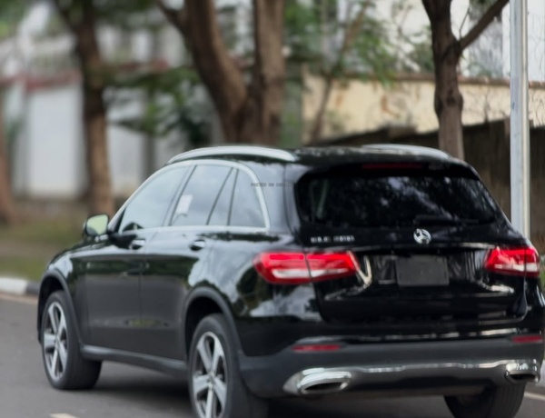 Mercedes-Benz GLC300 (2016)  🇩🇪 Executive Compact SUV Available