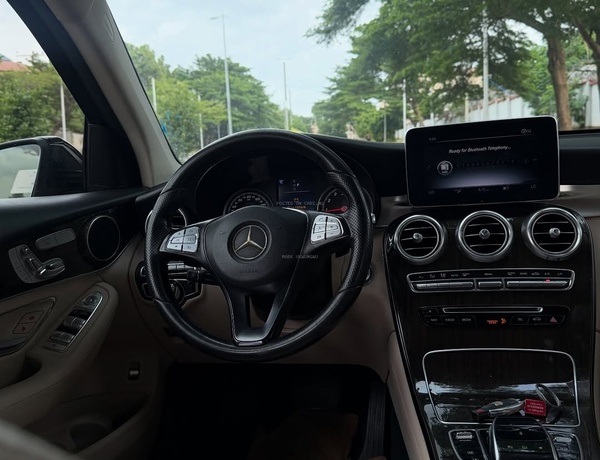 Mercedes-Benz GLC300 (2016)  🇩🇪 Executive Compact SUV Available