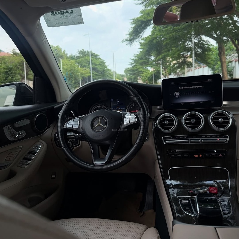 Mercedes-Benz GLC300 (2016)  🇩🇪 Executive Compact SUV Available image