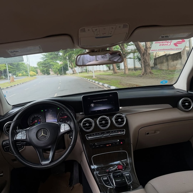 Mercedes-Benz GLC300 (2016)  🇩🇪 Executive Compact SUV Available image