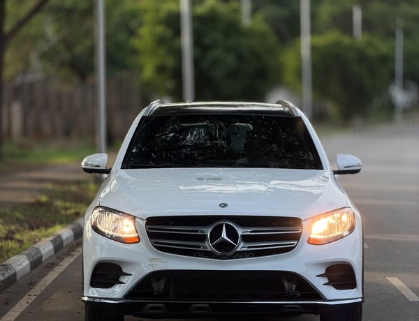 Mercedes-Benz GLC300 (2016) – Foreign Used  Premium SUV, Excellent Condition